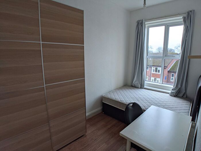 2 Bedroom Flat To Rent In Bed – Mitford Road, Withington, M14