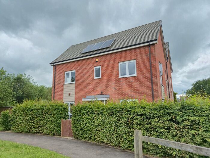 3 Bedroom Semi-Detached House For Sale In Spruce Drive, Coalville, LE67