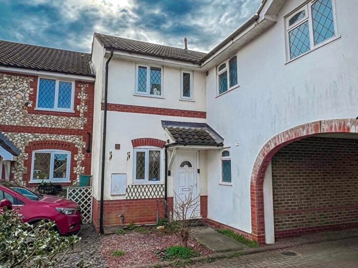 1 Bedroom End Of Terrace House For Sale In Grafton Way, West Molesey, KT8