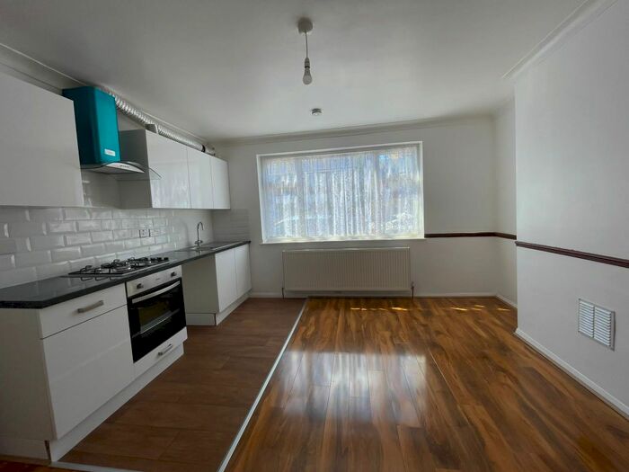 3 Bedroom Flat To Rent In Tillotson Road, Edmonton, N9