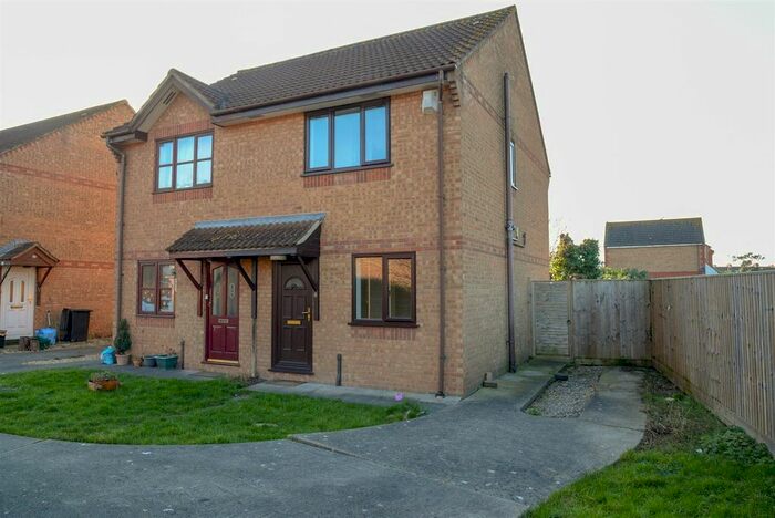 2 Bedroom Semi Detached House To Rent In Gooch Close, Bridgwater, TA6