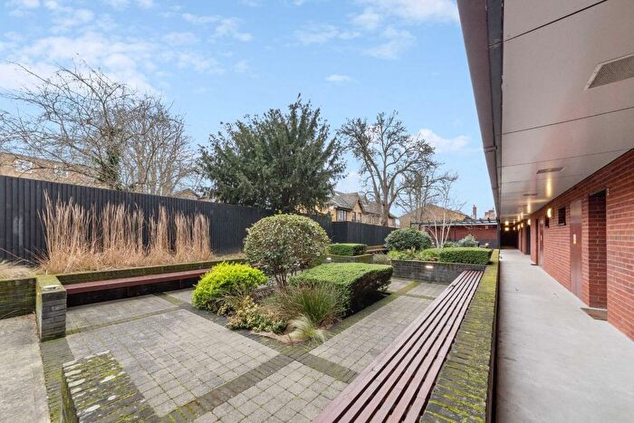 1 Bedroom Flat For Sale In Mountearl Gardens, London, SW16