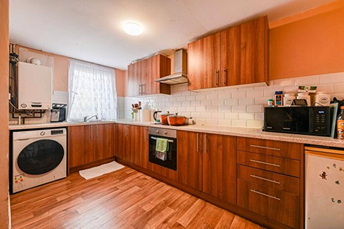 2 Bedroom Flat For Sale In Cormorant Court, Deptford, London, SE8