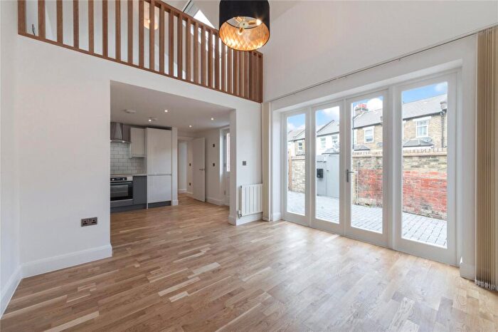 1 Bedroom Detached House To Rent In Northwood Road, Thornton Heath, CR7