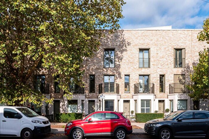 3 Bedroom Flat For Sale In Wansey Street, Elephant And Castle, London, SE17