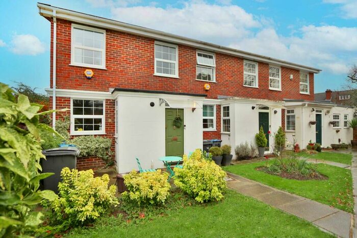 3 Bedroom End Of Terrace House To Rent In Spinney Close, New Malden, KT3