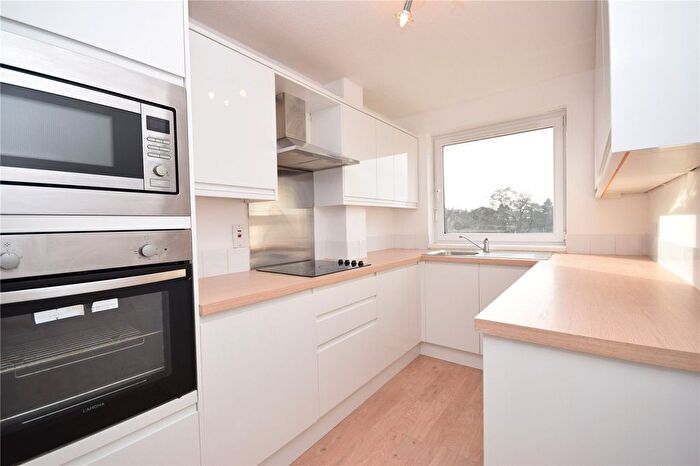 2 Bedroom Flat To Rent In Lidgett Park Court, Roundhay, Leeds, LS8