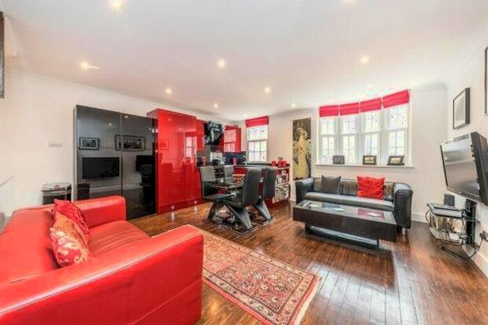 3 Bedroom Property To Rent In Comeragh Mews, London, W14