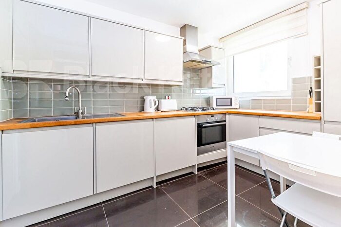 3 Bedroom Flat To Rent In Stanhope Street, Euston - Camden, NW1