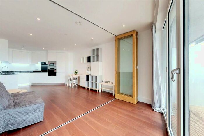 1 Bedroom Flat To Rent In Gateway Tower, London, E16