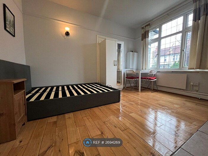 Studio To Rent In Ethelbert Gardens, Ilford, IG2