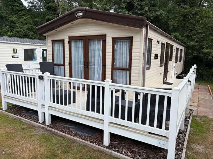 2 Bedroom Park Home For Sale In Butt Lane, Burgh Castle, NR31