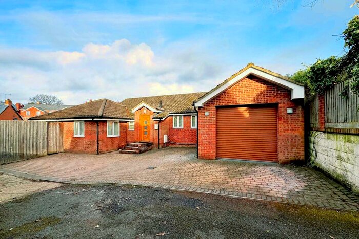 4 Bedroom Detached Bungalow To Rent In Fairview Road, Wokingham, RG40