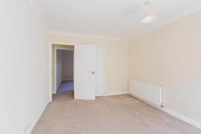 2 Bedroom Apartment To Rent In Chatham Park, Bath, BA2