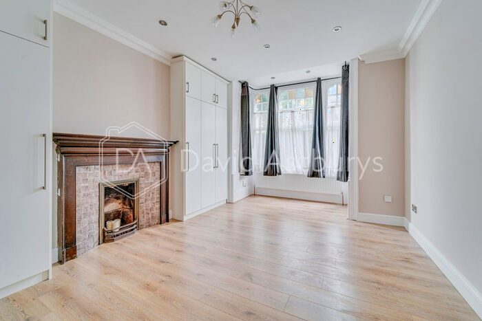 3 Bedroom Flat To Rent In Weston Park, Crouch End, London, N8
