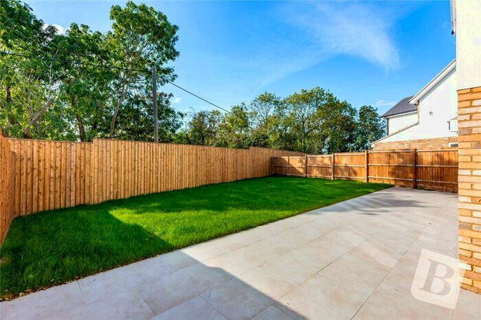 4 Bedroom Detached House For Sale In Sloane Mews, Prospect Road, Hornchurch, RM11