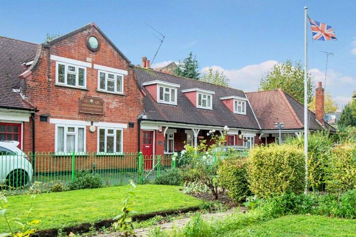 2 Bedroom House To Rent In Wattisfield Road, Millfields Park, E5