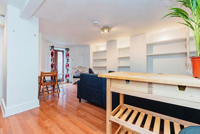 1 Bedroom Flat For Sale In Central Road, Didsbury, Manchester, Greater Manchester, M20