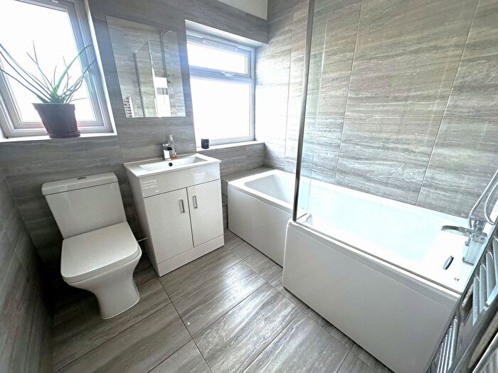 3 Bedroom Terraced House To Rent In Bourne Avenue, Hayes, UB3