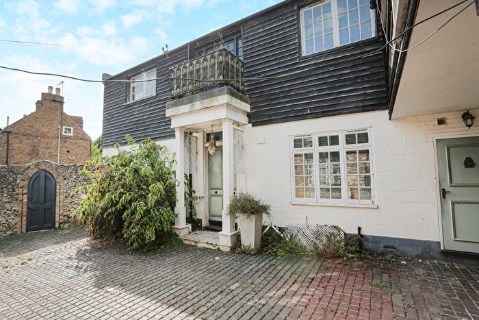 4 Bedroom Semi-detached House For Sale In The Courtyard, Broadstairs, CT10