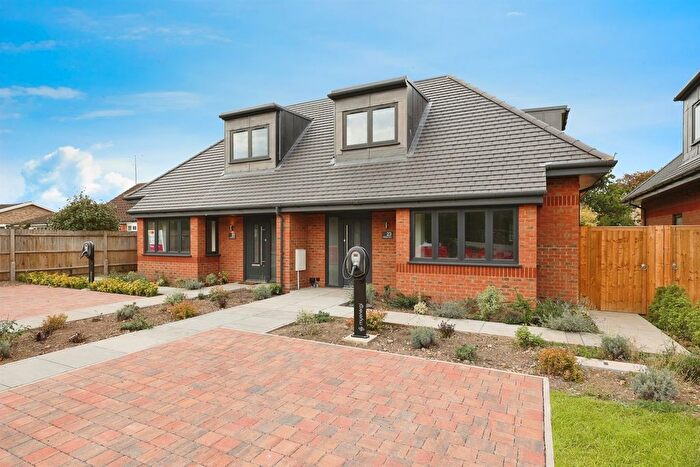 4 Bedroom Bungalow For Sale In Redheath Close, Watford, WD25