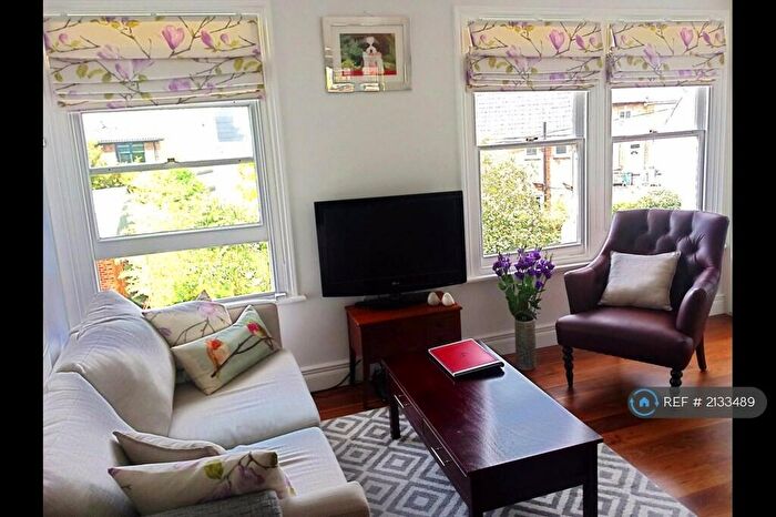 1 Bedroom Flat To Rent In Top Floor, London, SE15