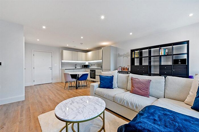 2 Bedroom Flat To Rent In The Factory, Memorial Avenue, Slough, Berkshire, SL1