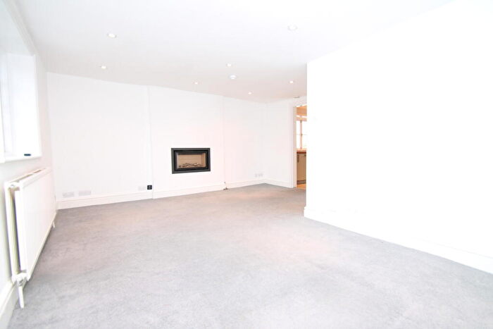 1 Bedroom Apartment To Rent In Gate House, Midhurst, GU29