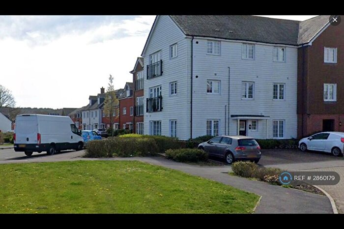 2 Bedroom Flat To Rent In Jubilee Drive, Fleet, GU52