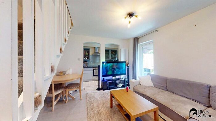 1 Bedroom Semi Detached House To Rent In Goodhew Road, Croydon, CR0