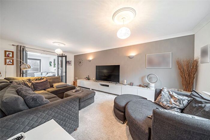 5 Bedroom Detached House For Sale In Connaught Way, Alton, Hampshire, GU34