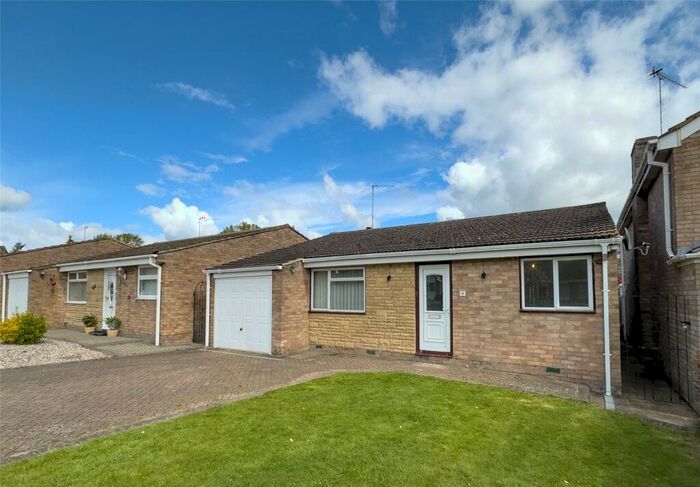 3 Bedroom Bungalow To Rent In Tarrant Avenue, Witney, Oxfordshire, OX28