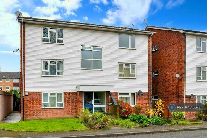 1 Bedroom Flat To Rent In Abbotsleigh Close, London, SM2