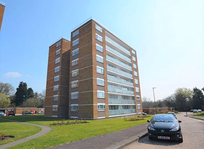 3 Bedroom Flat For Sale In Uxbridge Road, Hatch End, HA5