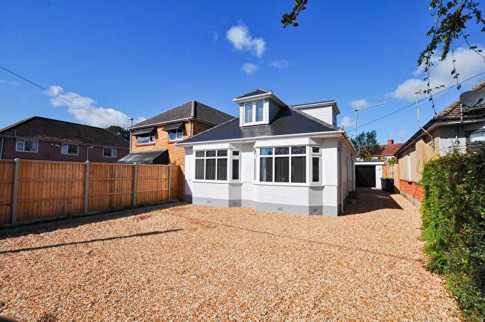 4 Bedroom Chalet To Rent In Wimborne Road West, Wimborne, BH21