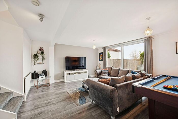 3 Bedroom End Terrace House For Sale In Hazel Grove, Livingston, EH54