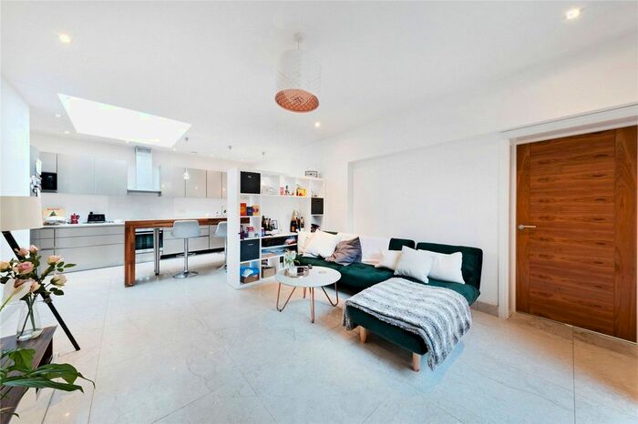 2 Bedroom Flat To Rent In Freshford Street, London, SW18