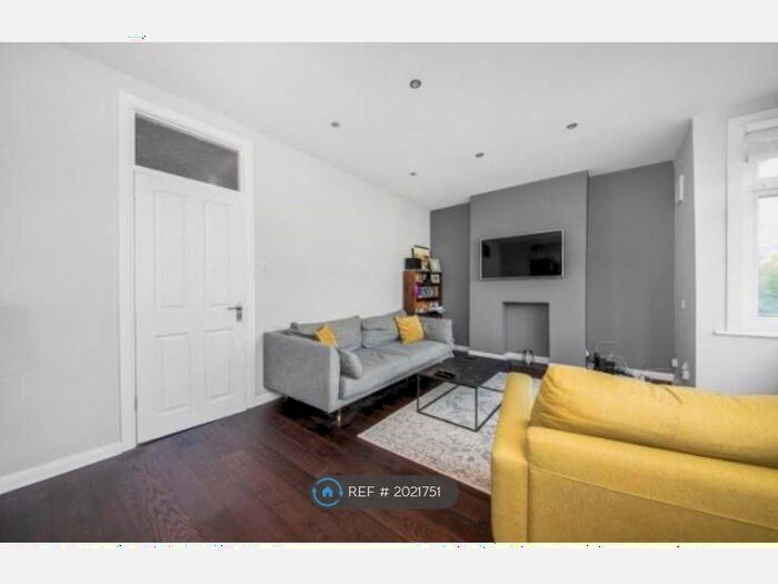 2 Bedroom Flat To Rent In Bramshot Avenue, London, SE7