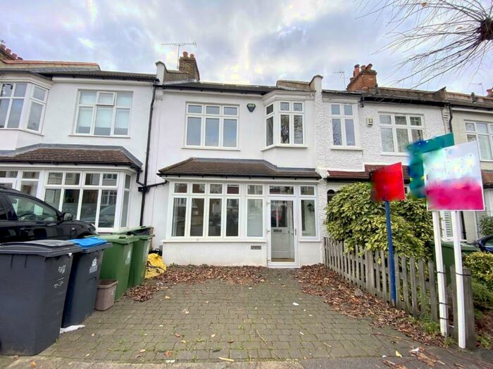 4 Bedroom House To Rent In Kings Avenue, New Malden, KT3