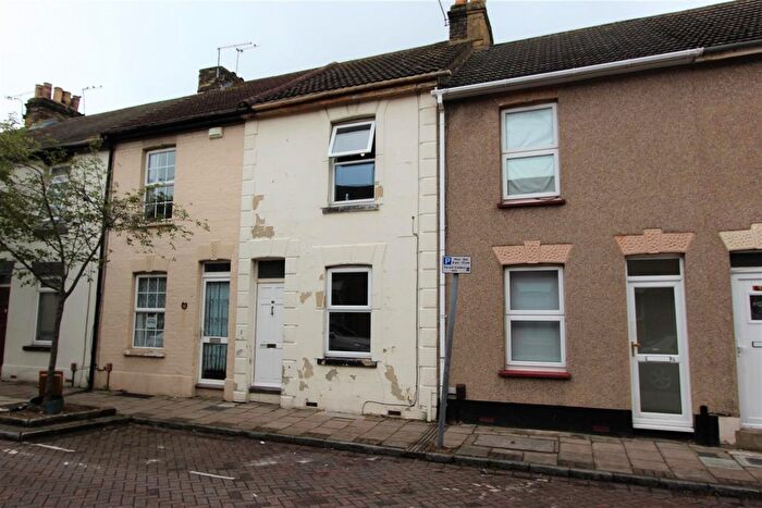 2 Bedroom Terraced House To Rent In West Street, Gillingham, ME7