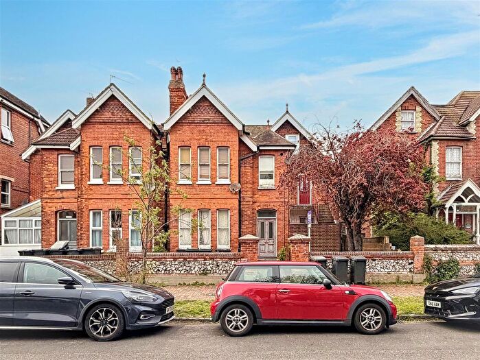 2 Bedroom Flat For Sale In Enys Road, Eastbourne, BN21