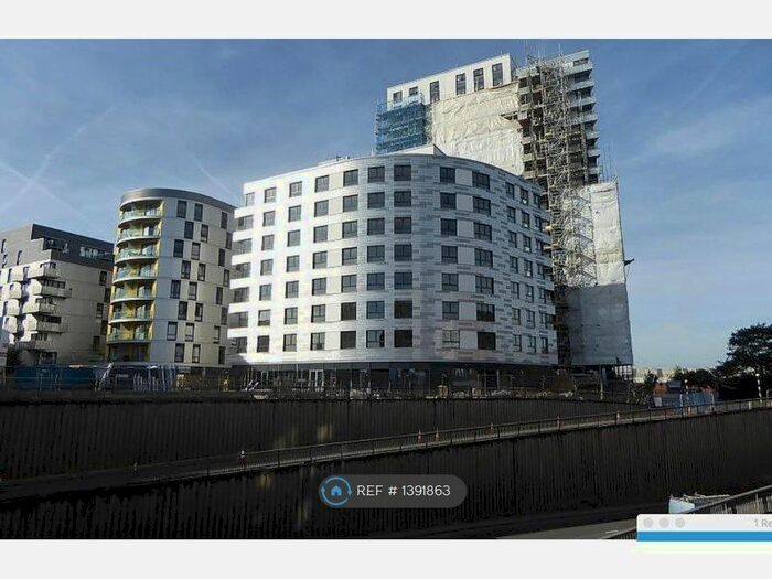 2 Bedroom Flat To Rent In Honister, Reading, RG1