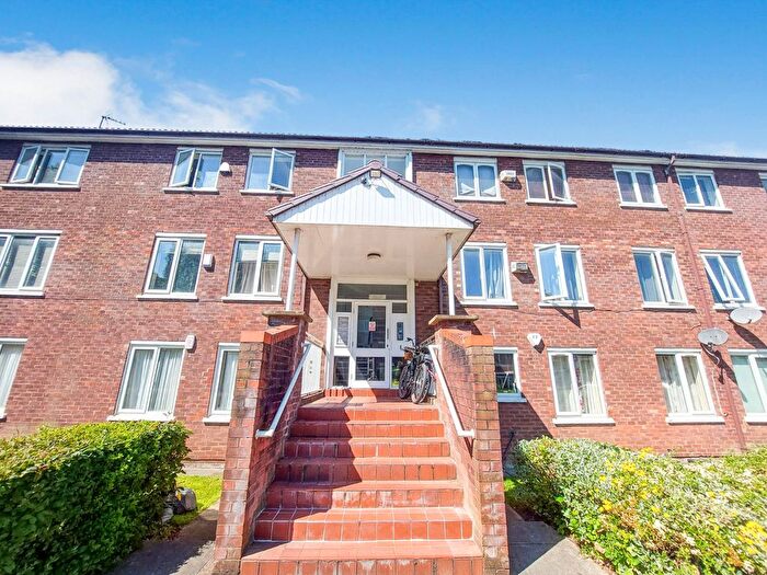3 Bedroom Flat To Rent In Lockett Gardens, Salford, M3