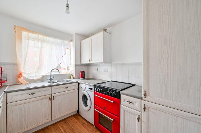 1 Bedroom Flat To Rent In Tideside Court, Harlinger Street, Woolwich, London, SE18