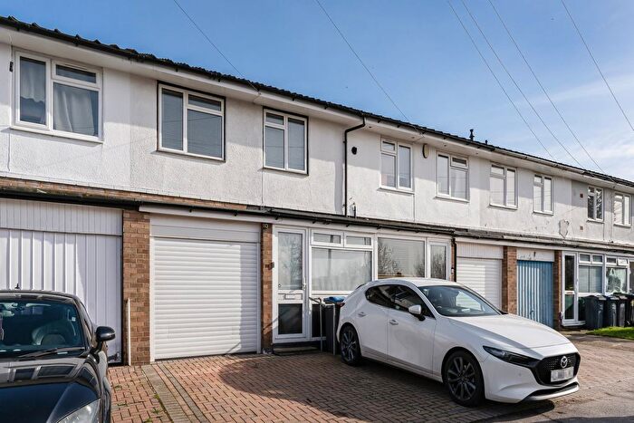 3 Bedroom Terraced House For Sale In Alverston Gardens, London, SE25