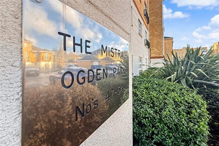 2 Bedroom Flat For Sale In Ogden Park, Bracknell, Berkshire, RG12