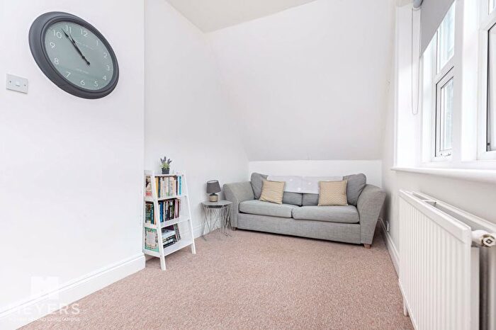 1 Bedroom Flat To Rent In West Bay, West Cliff Gardens, Bournemouth, BH2