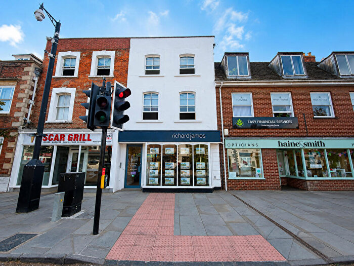 2 Bedroom Apartment For Sale In High Street, Royal Wootton Bassett, SN4
