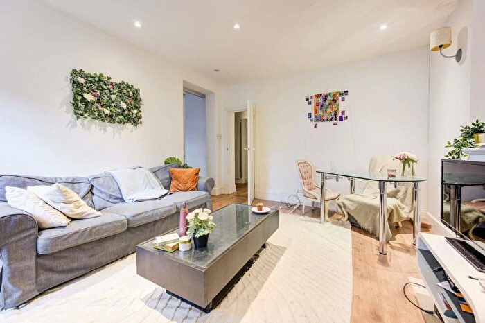 2 Bedroom Flat To Rent In Cunningham Court, Maida Vale, W9