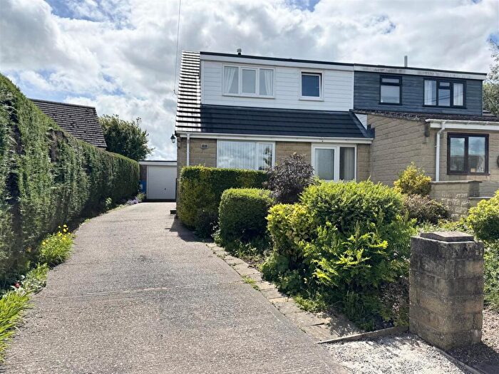 3 Bedroom Semi Detached House For Sale In Reservoir View, Skelmanthorpe, Huddersfield, HD8